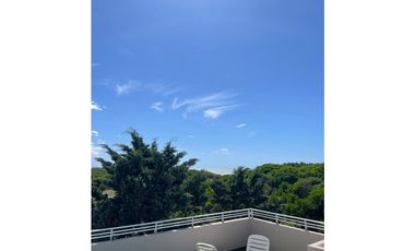 Departamento en edificio frente al mar. Cochera, Piscina. Ascensor