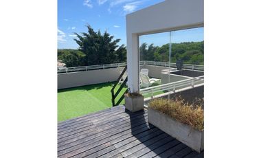 Departamento 1 dorm Edificio frente al mar. Piscina. Cochera. Parrilla