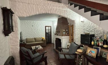 Venta Monte Grande Chalet + Casa  ideal 2 familias o posibilidad de unificar