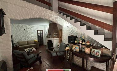 Venta Monte Grande Chalet + Casa  ideal 2 familias o posibilidad de unificar