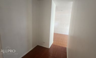 AMPLIO DEPARTAMENTO CON PATIO Y EXCELENTE CONECTIVIDAD 3D 1B