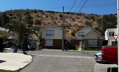 CASA EN CONDOMINIO LOMAS DE NOS 4D 3B