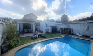 Casa en Venta en AMPLIO JARDÍN CON PISCINA..