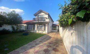 Casa en Venta en AMPLIO JARDÍN CON PISCINA..