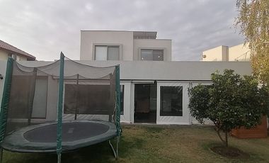 Casa en Venta en VENTA CASA CONDOMINIO LOS NOGALES STA ELENA- CHICUREO