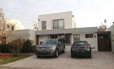 Casa en Venta en VENTA CASA CONDOMINIO LOS NOGALES STA ELENA- CHICUREO