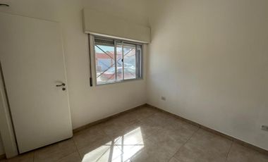 PH de ambiente y medio en alquiler en Villa Dominico sin expensas