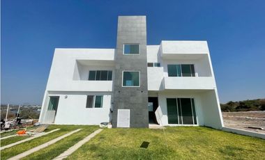 Casa Nueva en Venta en Tequesquitengo Vista al Lago escriturada