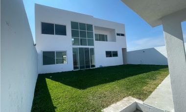 Casa Nueva en Venta en Tequesquitengo Vista al Lago escriturada