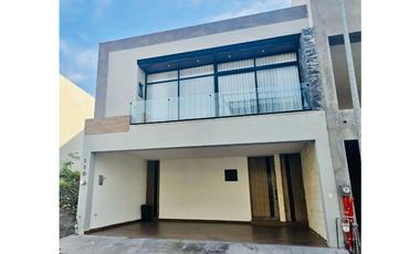 Casa en Venta Equipada Hab en PB en Cumbres Elite Premier