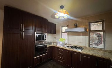 Casa en arriendo c/ estacionamiento en San Francisco de Limache