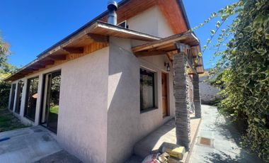 Casa en arriendo c/ estacionamiento en San Francisco de Limache