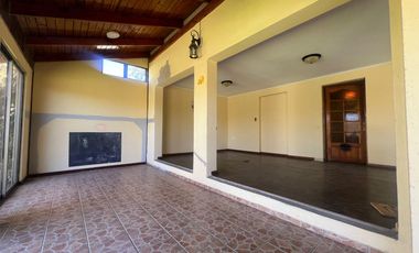 Casa en arriendo c/ estacionamiento en San Francisco de Limache
