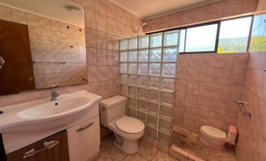 Casa en arriendo c/ estacionamiento en San Francisco de Limache