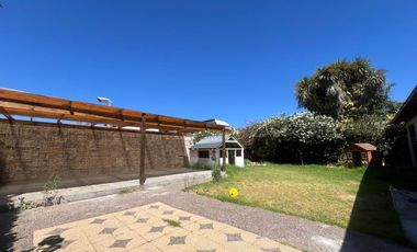Casa en arriendo c/ estacionamiento en San Francisco de Limache