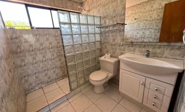 Casa en arriendo c/ estacionamiento en San Francisco de Limache