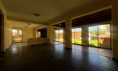 Casa en arriendo c/ estacionamiento en San Francisco de Limache