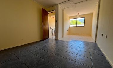 Casa en arriendo c/ estacionamiento en San Francisco de Limache