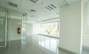 Oficina en Arriendo en Metro El Golf / Enrique Foster / Apoquindo