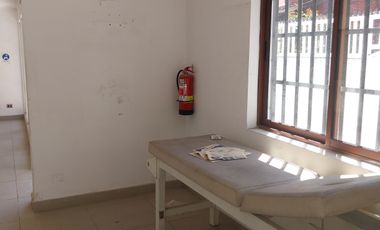 AMPLIA CASA  USO COMERCIAL GRAN UBICACION