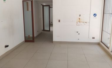 AMPLIA CASA  USO COMERCIAL GRAN UBICACION