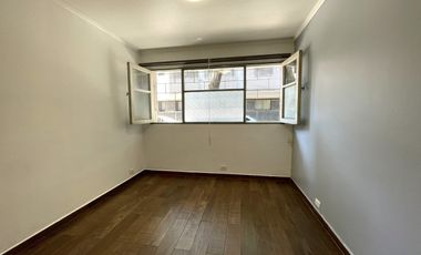 Oficina de 16 m2, 1 privado 1 baño, excelente ubicación