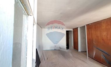 ¡Impresionante Terreno con casa en La Cisterna!