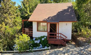 3 Casas con orilla Lago Colbún en 16.870 m2.