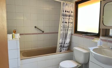 3 Casas con orilla Lago Colbún en 16.870 m2.