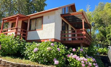 3 Casas con orilla Lago Colbún en 16.870 m2.