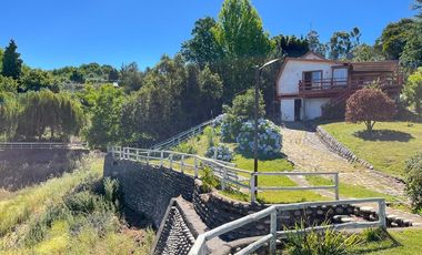 3 Casas con orilla Lago Colbún en 16.870 m2.
