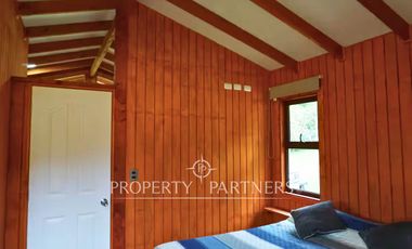 Cabaña full equipada en parcela con bosque y sendero privado