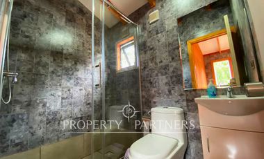 Cabaña full equipada en parcela con bosque y sendero privado