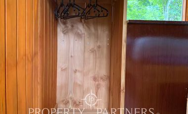 Cabaña full equipada en parcela con bosque y sendero privado