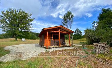 Cabaña full equipada en parcela con bosque y sendero privado
