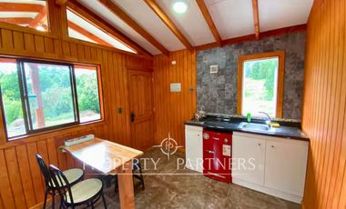 Cabaña full equipada en parcela con bosque y sendero privado