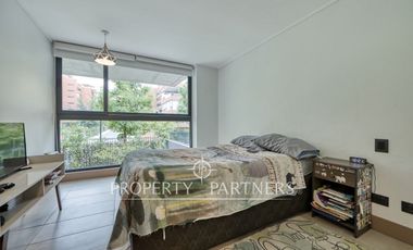 Dúplex seminuevo con jardín privado en Vitacura – Sector Sport Francés