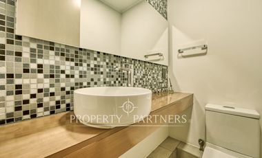 Dúplex seminuevo con jardín privado en Vitacura – Sector Sport Francés