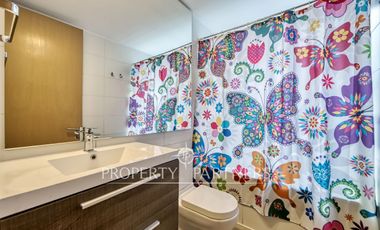 Dúplex seminuevo con jardín privado en Vitacura – Sector Sport Francés