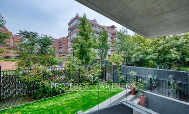 Dúplex seminuevo con jardín privado en Vitacura – Sector Sport Francés