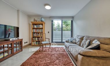 Dúplex seminuevo con jardín privado en Vitacura – Sector Sport Francés