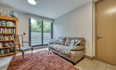 Dúplex seminuevo con jardín privado en Vitacura – Sector Sport Francés