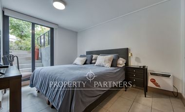 Dúplex seminuevo con jardín privado en Vitacura – Sector Sport Francés