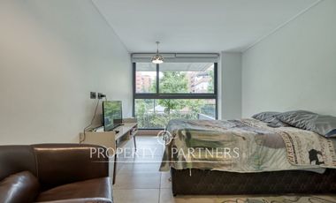 Dúplex seminuevo con jardín privado en Vitacura – Sector Sport Francés