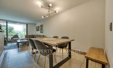 Dúplex seminuevo con jardín privado en Vitacura – Sector Sport Francés