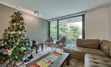 Dúplex seminuevo con jardín privado en Vitacura – Sector Sport Francés