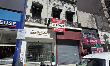 Local Comercial. PB: 4.50 x 30 m. A los 20 m se ensancha a 9 m. 1º Piso: 200 m². 2º Piso: 70 m².