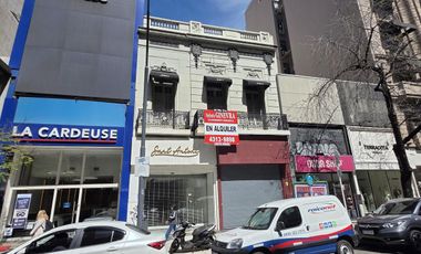 Local Comercial. PB: 4.50 x 30 m. A los 20 m se ensancha a 9 m. 1º Piso: 200 m². 2º Piso: 70 m².