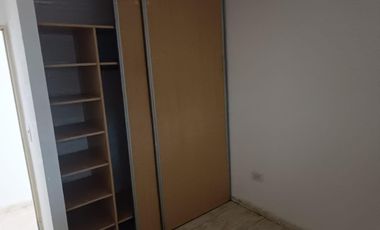 Se alquila casa de dos dormitorios con patio excelente ubicación