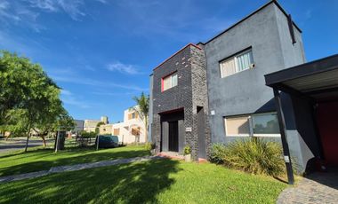 Casa en El Canton - Norte